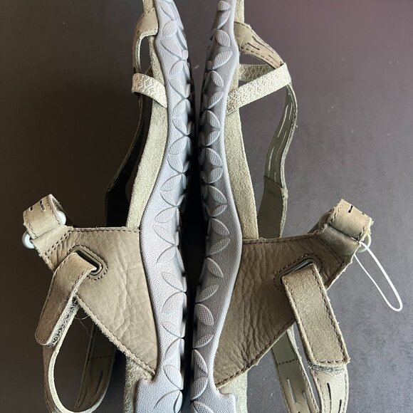 Brand New Merrell Sandals size 8 Dusty Olive - Picture 5 of 5